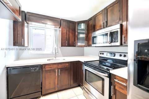 7830 Dickens Ave 202, Miami Beach FL - photo 11 of 40