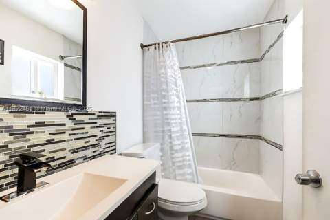 7830 Dickens Ave 202, Miami Beach FL - photo 18 of 40