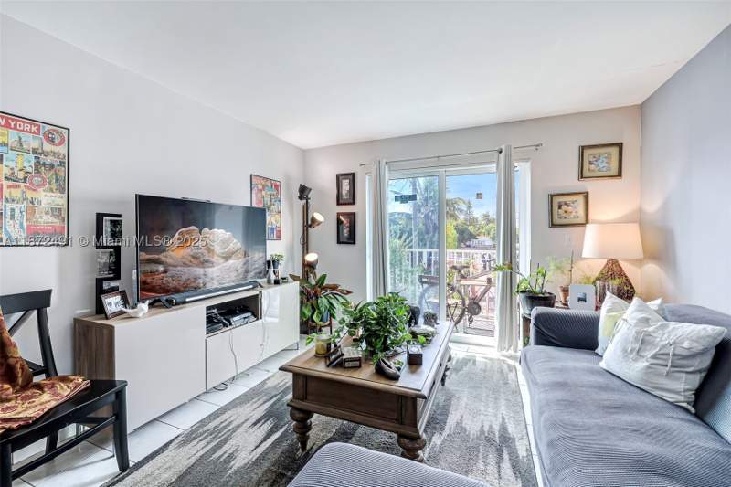 2 bedroom Condominium at 7830 Dickens Ave 202, Dickens Gardens Condo, Miami Beach — photo 2