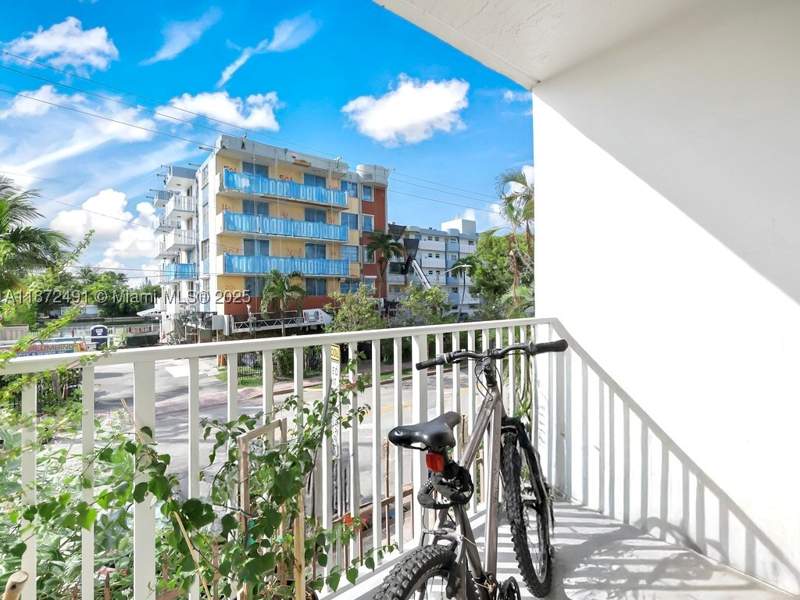 2 bedroom Condominium at 7830 Dickens Ave 202, Dickens Gardens Condo, Miami Beach — photo 3