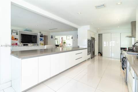 1215 N Biscayne Point Rd, Miami Beach FL - photo 17 of 54