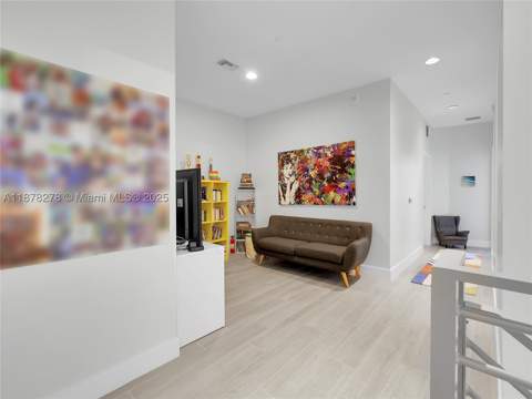 16385 Biscayne Blvd 105, North Miami Beach FL - photo 13 of 25
