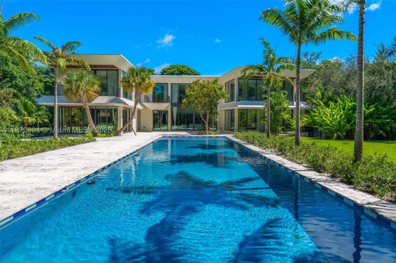 7 bedroom SingleFamilyResidence at 9440 Old Cutler Ln, Journeys End Estates, Coral Gables — photo 2