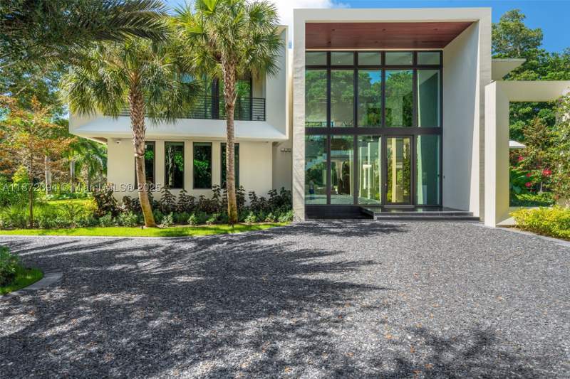 7 bedroom SingleFamilyResidence at 9440 Old Cutler Ln, Journeys End Estates, Coral Gables — photo 3
