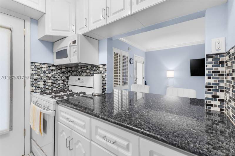 1 bedroom StockCooperative at 350 Collins Ave 103, Ocean Beach Fla Sub, Miami Beach — photo 3