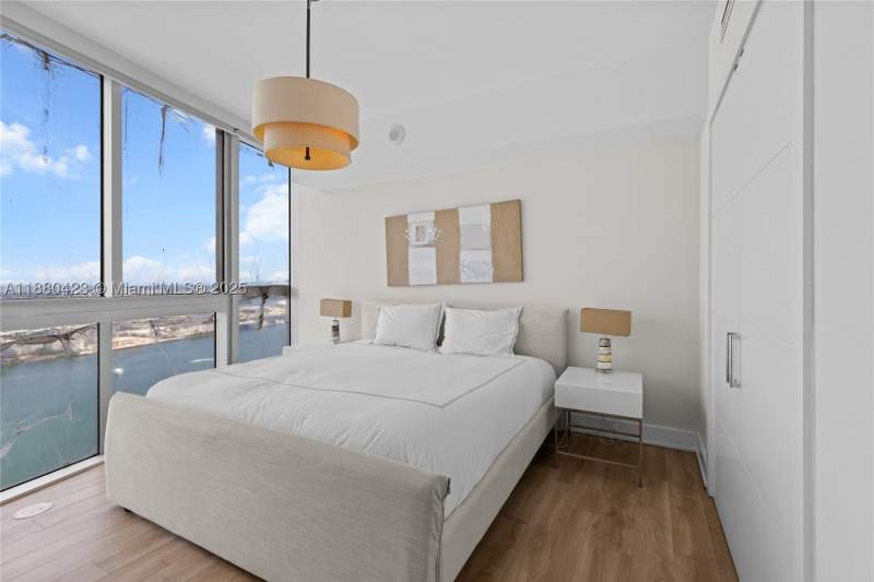 3 bedroom Condominium at 465 Brickell Ave 4901, Iconbrickell Condo No 1, Miami — photo 2