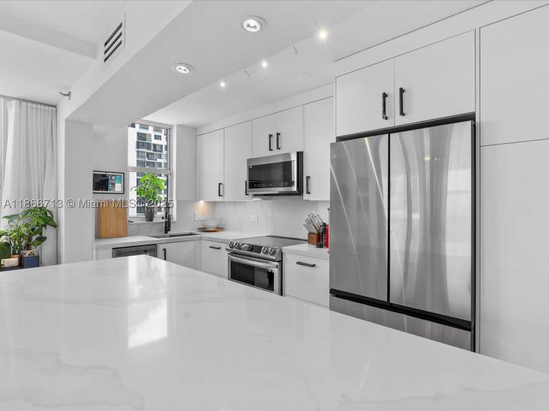 2 bedroom Condominium at 770 Claughton Island Dr 701, Isola Condo, Miami — photo 3
