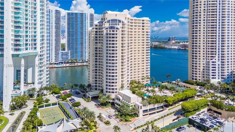 3 bedroom Condominium at 888 Brickell Key Dr 1807, One Tequesta Point Condo, Miami — photo 2