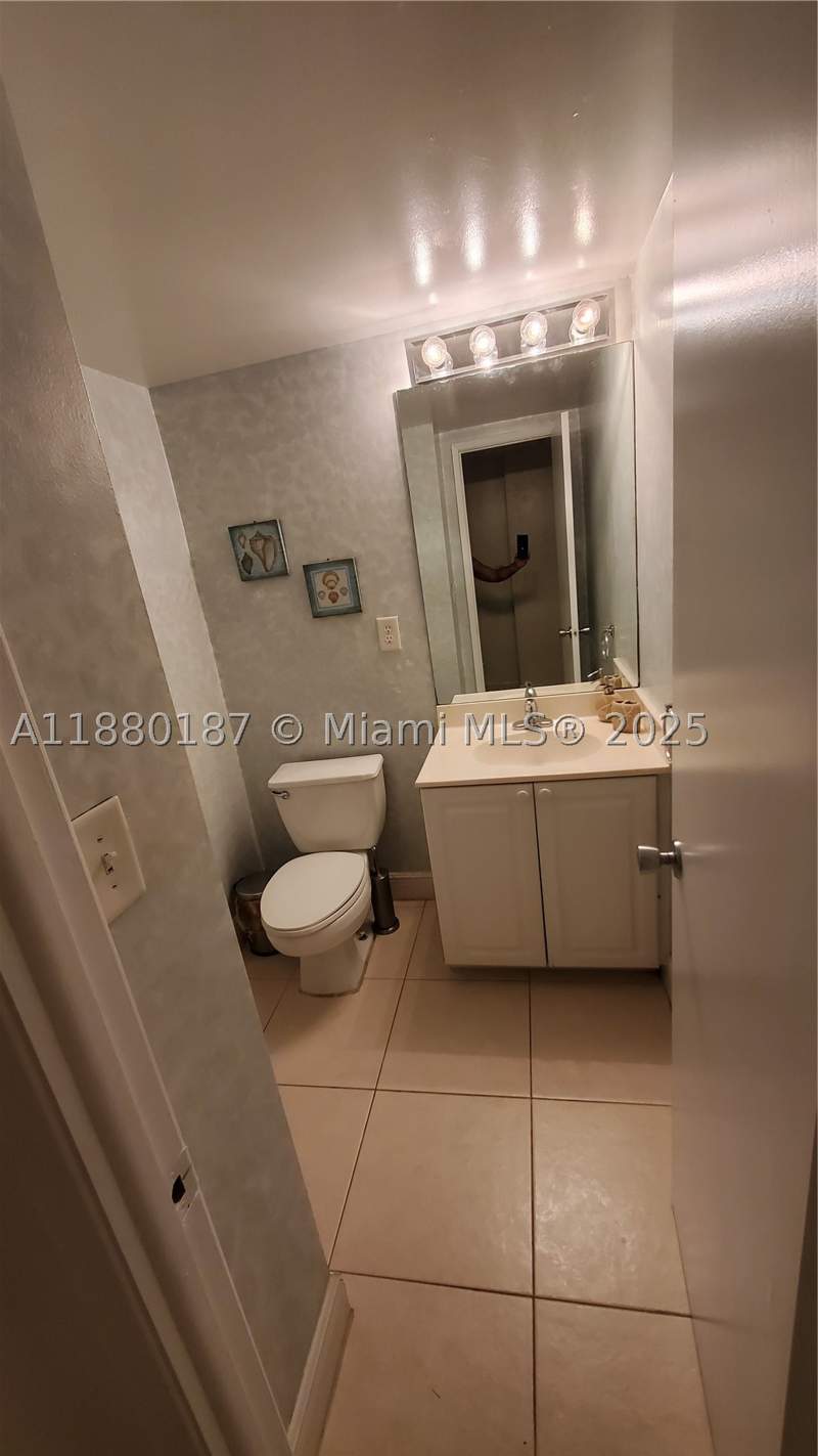 1 bedroom Condominium at 19390 Collins Ave 1124, Oceanview Building A Cond, Sunny Isles Beach — photo 3