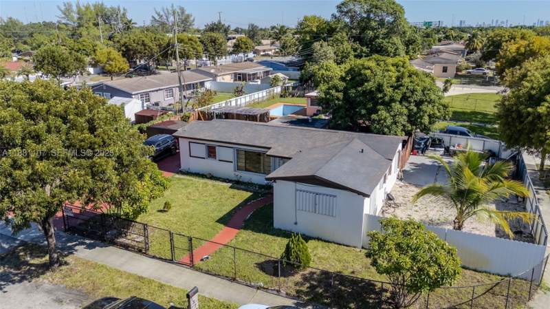 3 bedroom SingleFamilyResidence at 1375 NW 181st St, Scott Lake Manor Sec 3, Miami Gardens — photo 2
