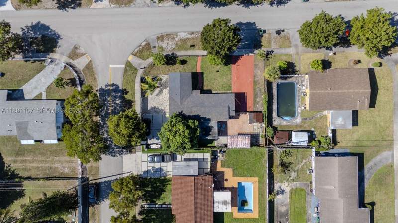 3 bedroom SingleFamilyResidence at 1375 NW 181st St, Scott Lake Manor Sec 3, Miami Gardens — photo 3