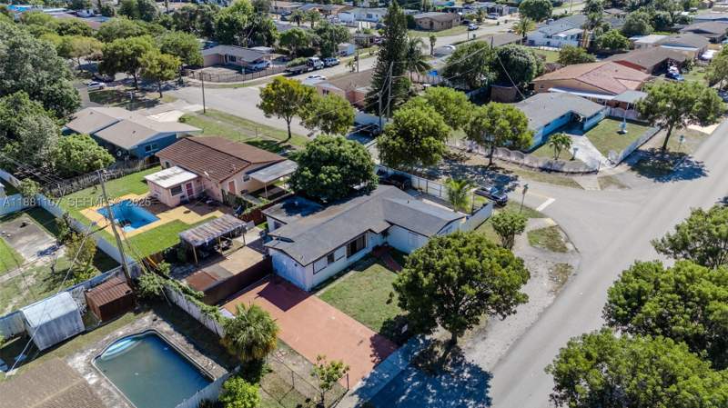 3 bedroom SingleFamilyResidence at 1375 NW 181st St, Scott Lake Manor Sec 3, Miami Gardens — photo 4