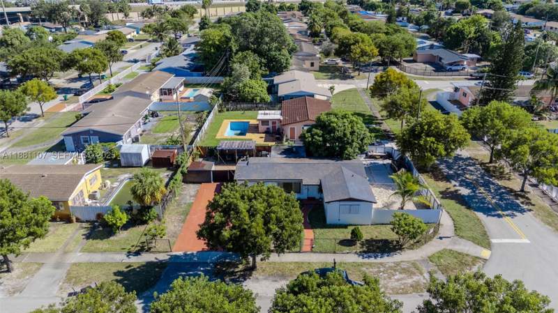 3 bedroom SingleFamilyResidence at 1375 NW 181st St, Scott Lake Manor Sec 3, Miami Gardens — photo 5