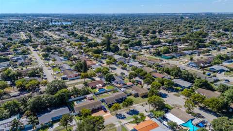1375 NW 181st St, Miami Gardens FL - photo 9 of 37
