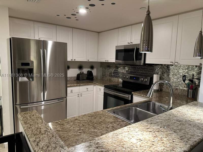 1 bedroom Condominium at 19501 S W country Club dr 1706, Turnberry on the Green, Aventura — photo 3