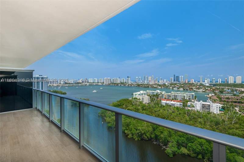 2 bedroom Condominium at 16385 Biscayne Blvd 2118, The Harbour South Condo, North Miami Beach — photo 2