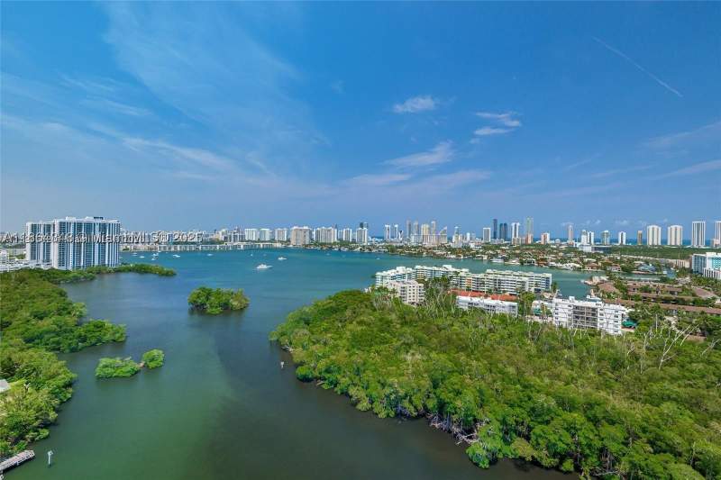 2 bedroom Condominium at 16385 Biscayne Blvd 2118, The Harbour South Condo, North Miami Beach — photo 3