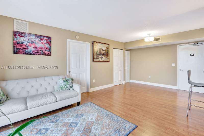 2 bedroom Condominium at 816 NW 11th St 905, Seybold Pointe Condo, Miami — photo 2
