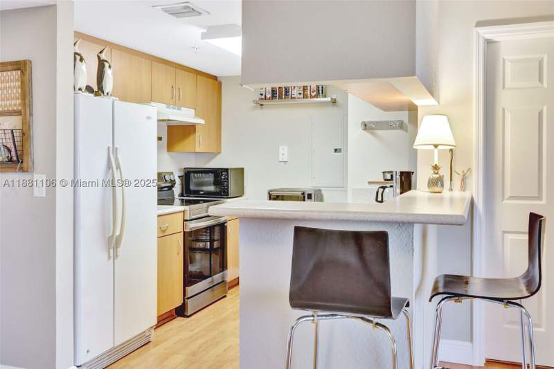 2 bedroom Condominium at 816 NW 11th St 905, Seybold Pointe Condo, Miami — photo 3