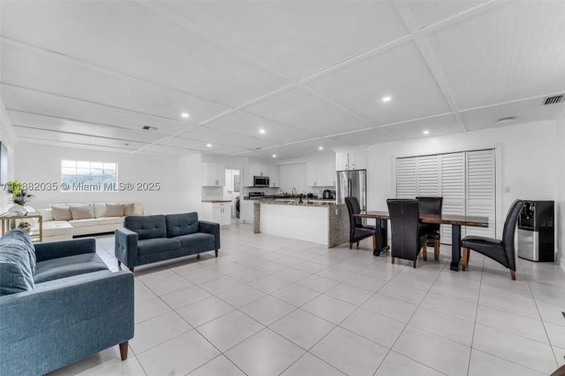 8 bedroom SingleFamilyResidence at 12750 SW 197th Ave, Acreag0002, Miami — photo 4