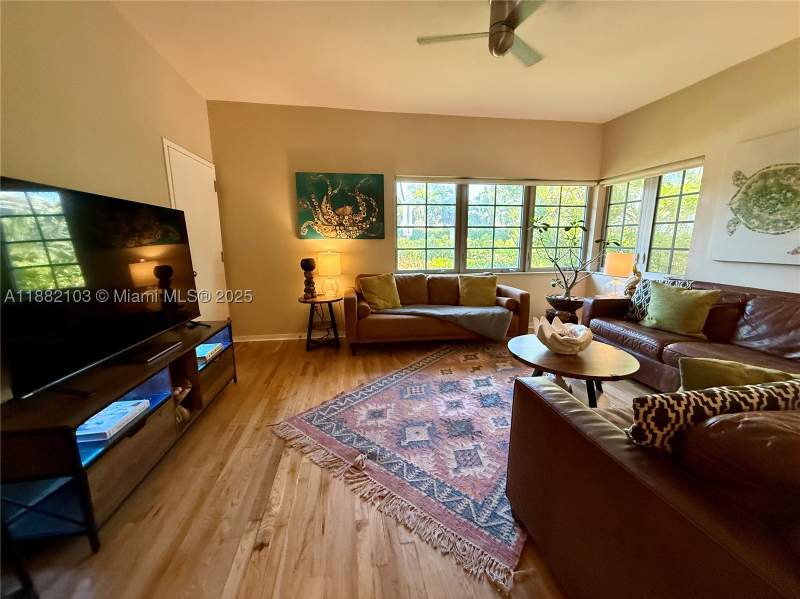 1 bedroom Condominium at 1600 Michigan Ave 1, Michigan Place Condo, Miami Beach — photo 2