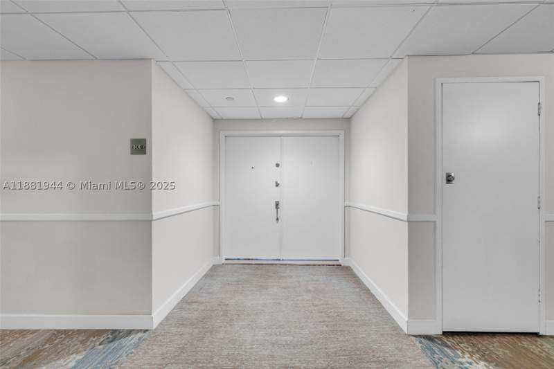 3 bedroom Condominium at 155 Ocean Lane Dr 300, Commodore Club West Condo, Key Biscayne — photo 2