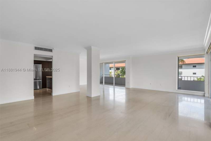 3 bedroom Condominium at 155 Ocean Lane Dr 300, Commodore Club West Condo, Key Biscayne — photo 4