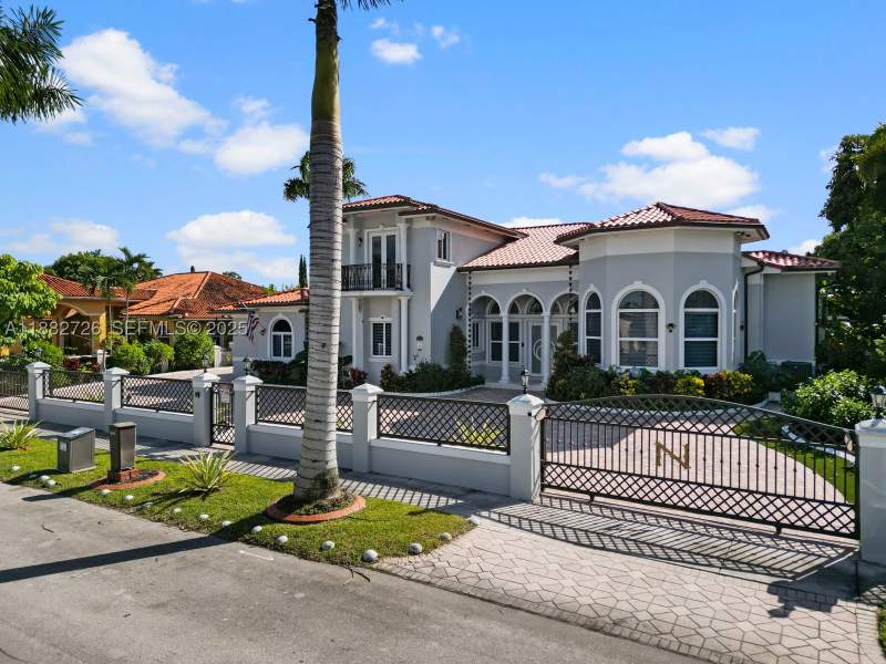 5 bedroom SingleFamilyResidence at 12770 SW 188th St, South Springs Homes, Miami — photo 4