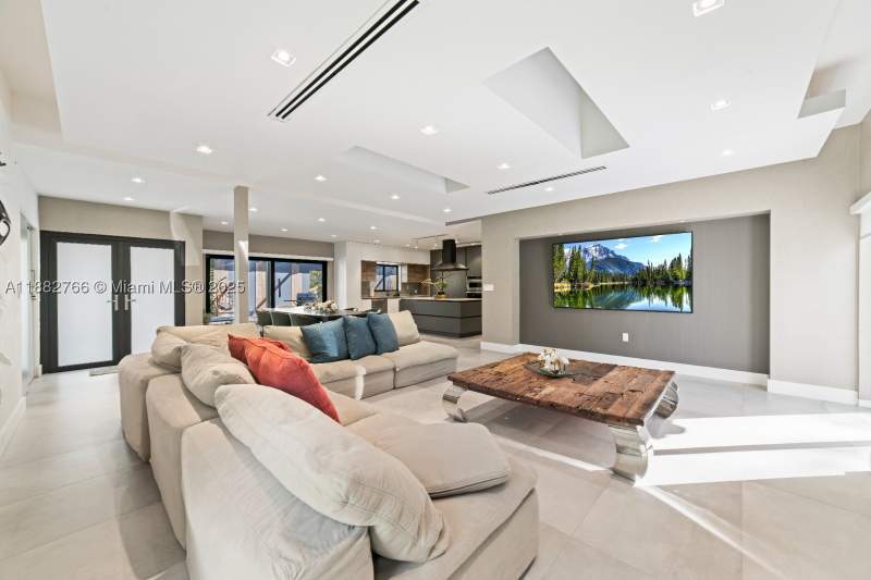 6 bedroom SingleFamilyResidence at 8365 SW 185th Ter, Omni Estates 2nd Addn, Cutler Bay — photo 3