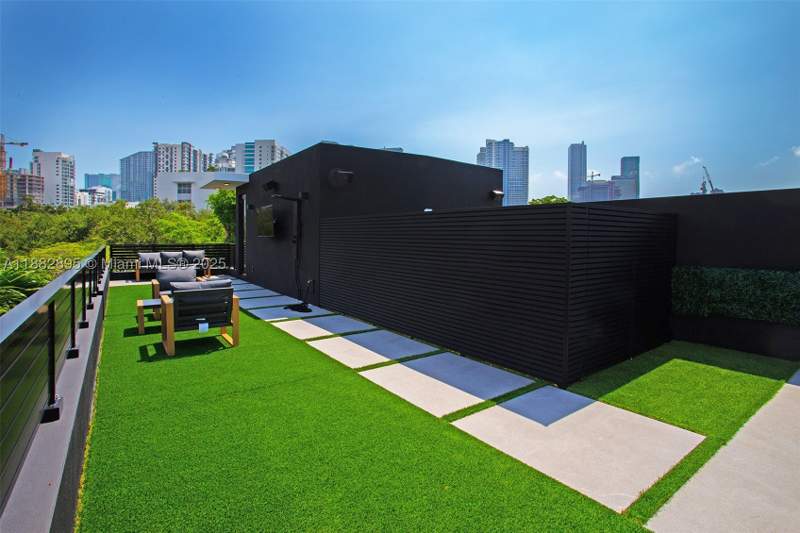 3 bedroom SingleFamilyResidence at 420 SW 15th Rd, Holleman Park, Miami — photo 4