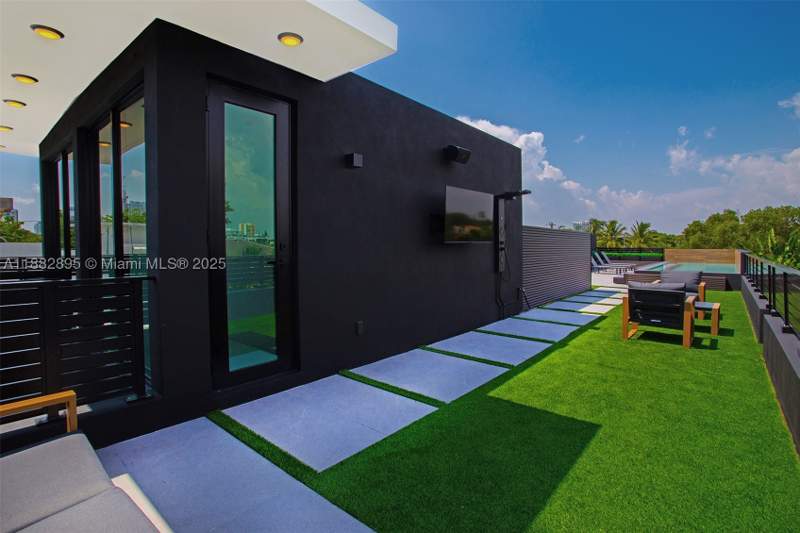 3 bedroom SingleFamilyResidence at 420 SW 15th Rd, Holleman Park, Miami — photo 5