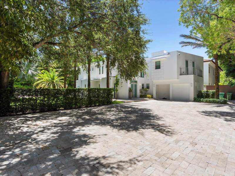 6 bedroom SingleFamilyResidence at 3917 SW 42nd Avenue, Rapanos Subdivision, Miami — photo 5