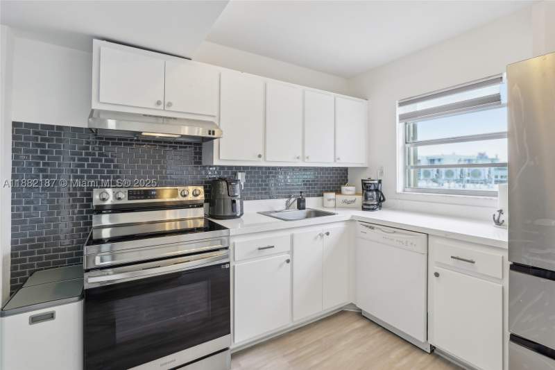 2 bedroom Condominium at 1345 West Avenue 304, Golden West Condo, Miami Beach — photo 2