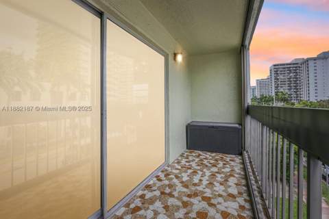 1345 West Avenue 304, Miami Beach FL - photo 23 of 30