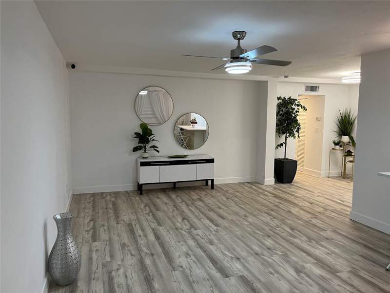1 bedroom Condominium at 11685 Canal Drive 304, Longwood House Condominiu, North Miami — photo 2