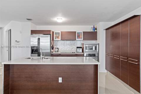 1900 N Bayshore Dr 4018, Miami FL - photo 9 of 37