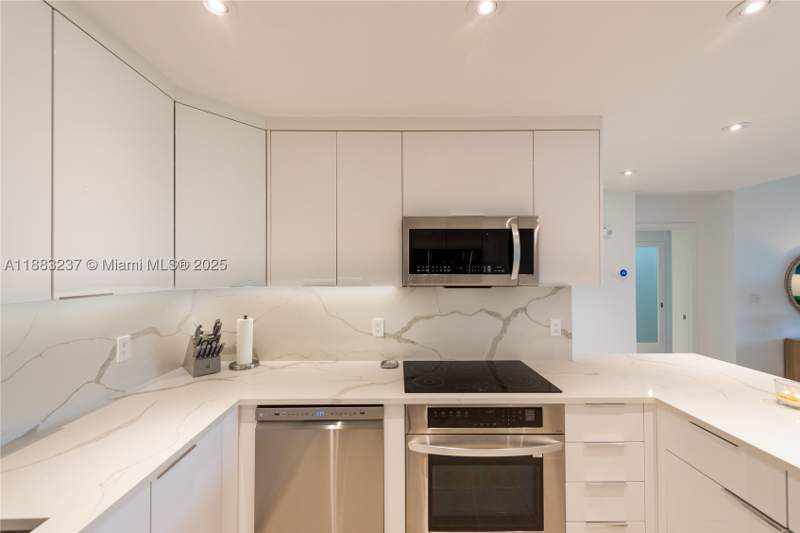 3 bedroom Condominium at 251 Crandon Blvd 227, Key Colony No 2 Condo, Key Biscayne — photo 4