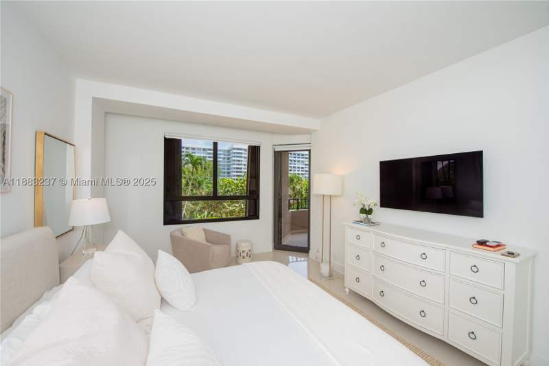 3 bedroom Condominium at 251 Crandon Blvd 227, Key Colony No 2 Condo, Key Biscayne — photo 5