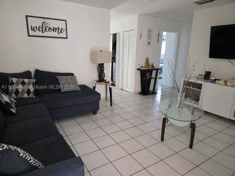 3 bedroom SingleFamilyResidence at 130 SW 115th Ave, Sweetwater Park, Sweetwater — photo 3