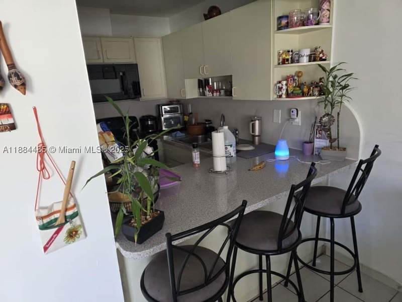 3 bedroom SingleFamilyResidence at 130 SW 115th Ave, Sweetwater Park, Sweetwater — photo 4