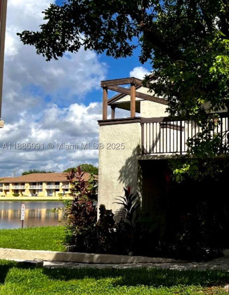 2 bedroom Condominium at 415 NW 210th St 206, McArthur Park Misty Lk Co, Miami Gardens — photo 5