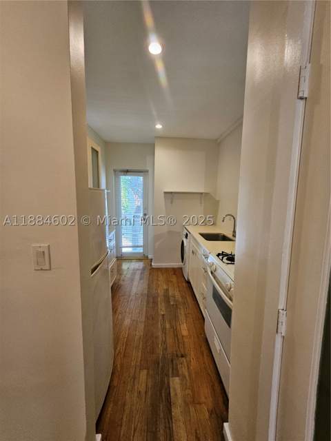 745 13th St 16, Miami Beach FL - photo 8 of 27