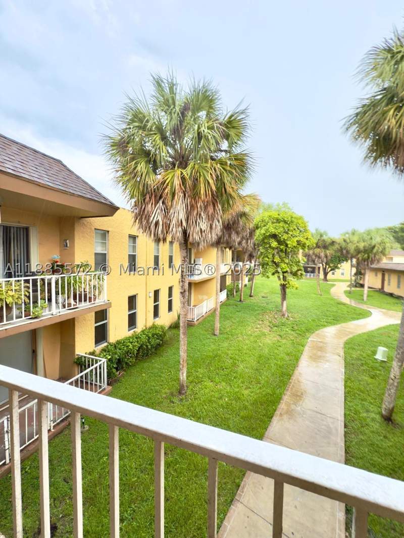 3 bedroom Condominium at 13700 SW 62nd St 250, Kendall Heights Condo, Miami — photo 2