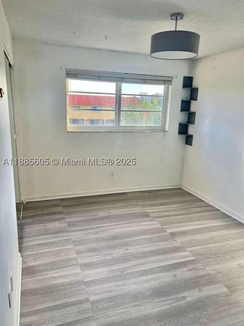 1300 W 53rd St 18, Hialeah FL - photo 8 of 17