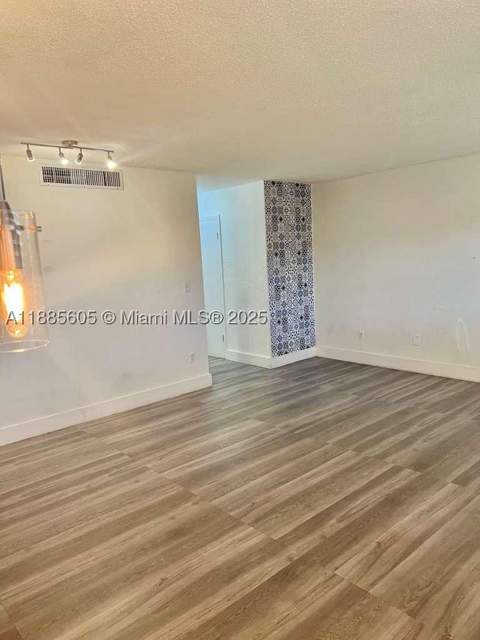 1300 W 53rd St 18, Hialeah FL - photo 9 of 17