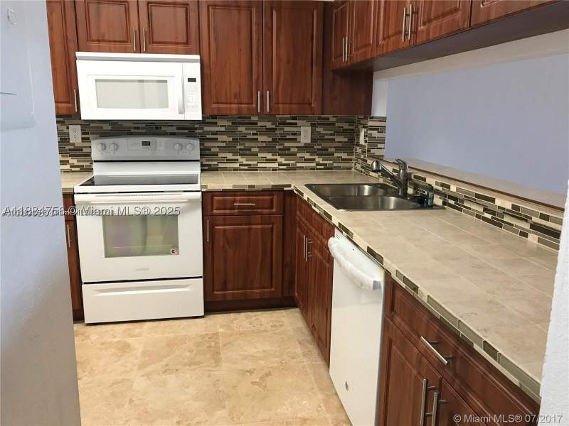 2 bedroom Condominium at 10288 NW 9th St Cir 205, Indian Lk Village Phase 1, Miami — photo 5