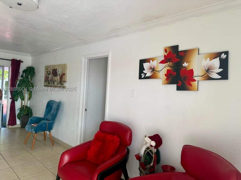 5 bedroom SingleFamilyResidence at 19611 NW 47th Ave, Carol City Gdns 1st Addn, Miami Gardens — photo 3