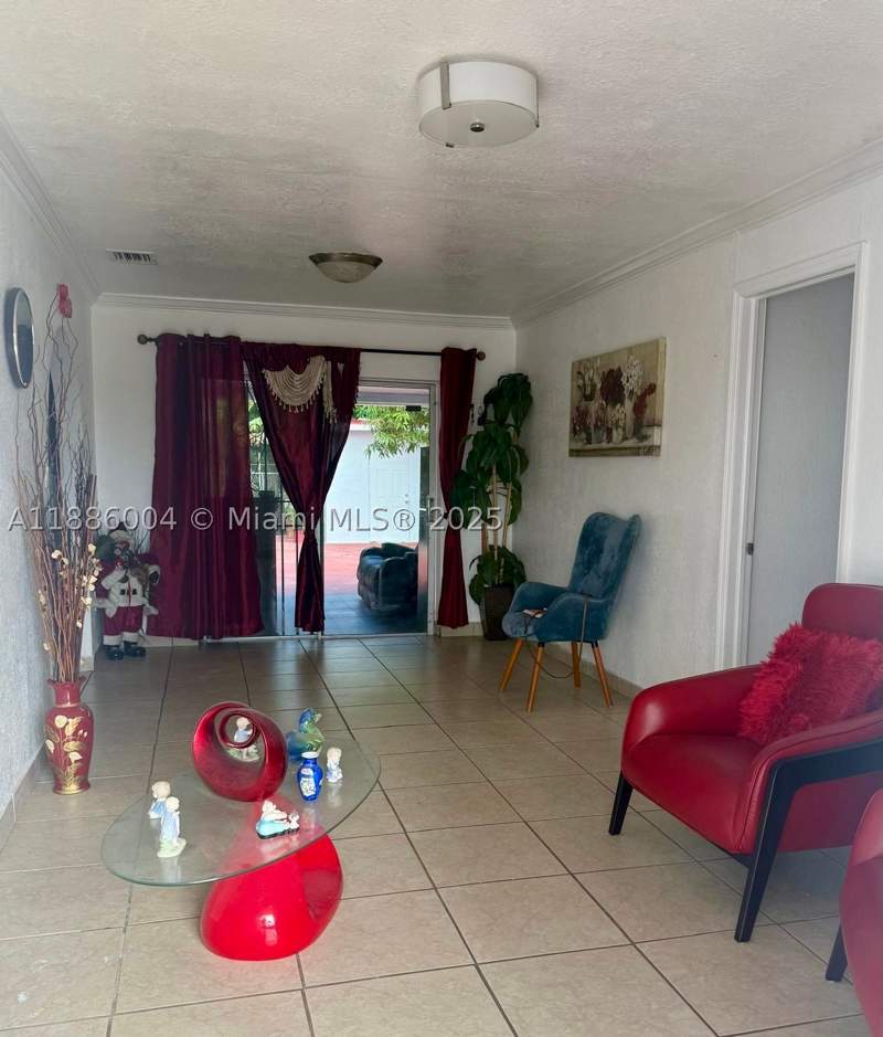 5 bedroom SingleFamilyResidence at 19611 NW 47th Ave, Carol City Gdns 1st Addn, Miami Gardens — photo 4