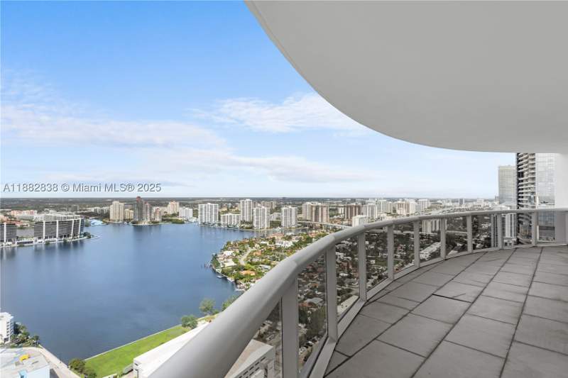 3 bedroom Condominium at 18201 Collins Ave 5301, Trump Royale Condo, Sunny Isles Beach — photo 5
