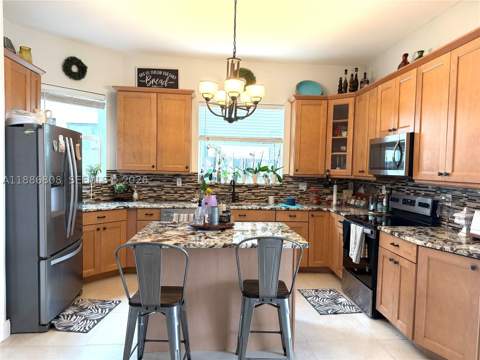 18247 NW 88th Pl, Hialeah FL - photo 11 of 45